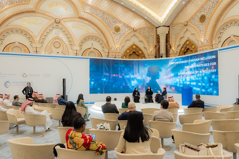 من الرياض.. القمة العالمية للصناعة تشدد على تمكين المرأة