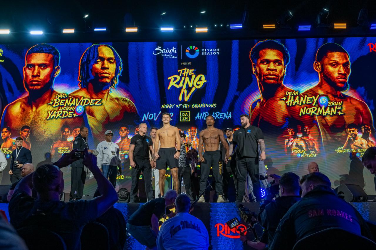 وكيل وزارة الداخلية لشؤون المناطق يتوج الفائز بكأس الوزارة لسباق الخيل 