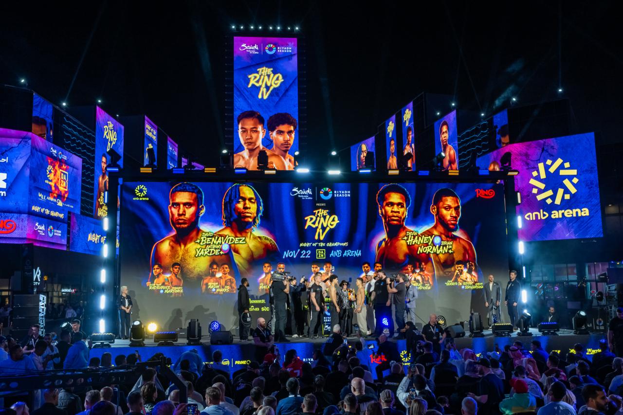 وكيل وزارة الداخلية لشؤون المناطق يتوج الفائز بكأس الوزارة لسباق الخيل 