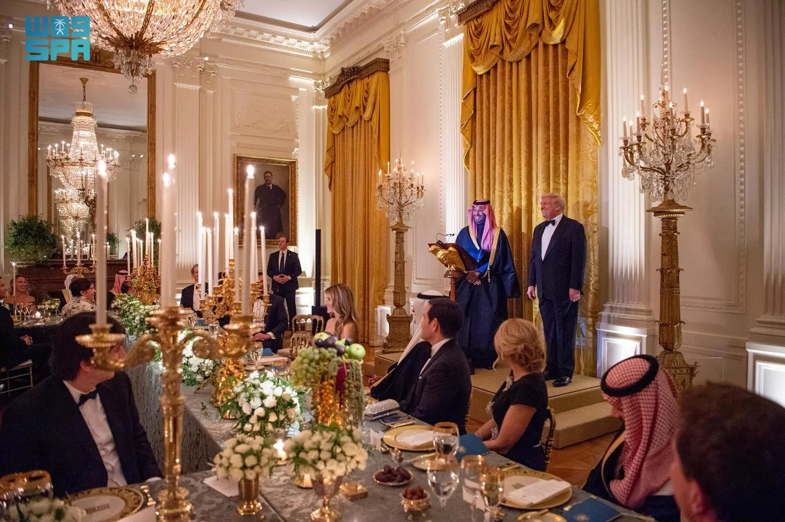 ولي العهد يشرف حفل العشاء المقام في البيت الأبيض