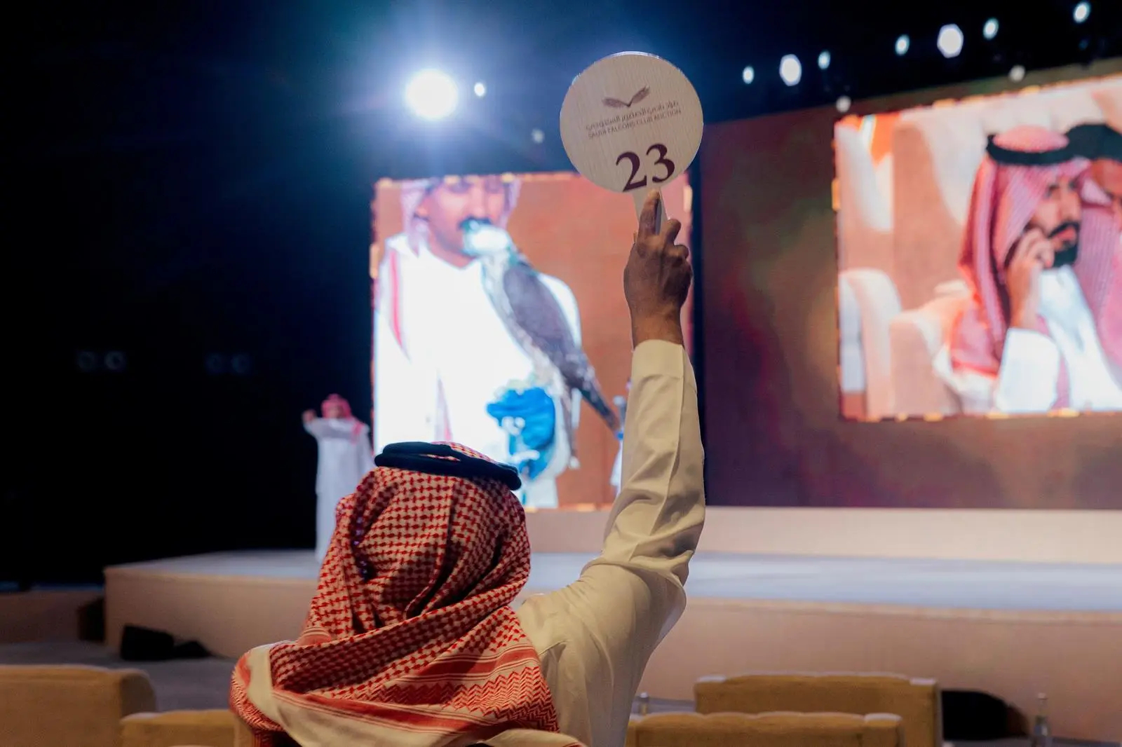 بأكثر من نصف مليون ريال في ليلة.. مزاد الصقور يتجاوز 5 ملايين
