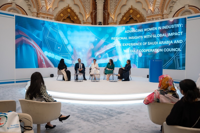 من الرياض.. القمة العالمية للصناعة تشدد على تمكين المرأة