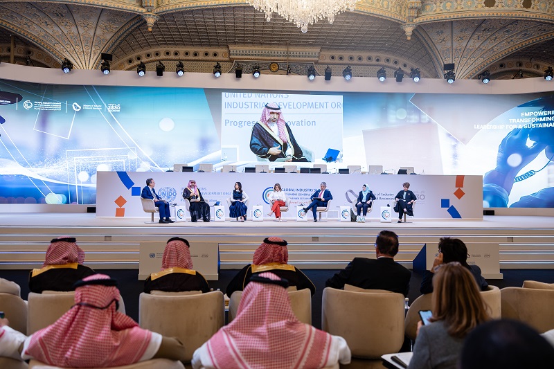 من الرياض.. القمة العالمية للصناعة تشدد على تمكين المرأة