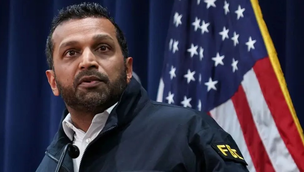 ترمب يدعم مدير الـFBI بعد تقارير عن نيّته الإطاحة به