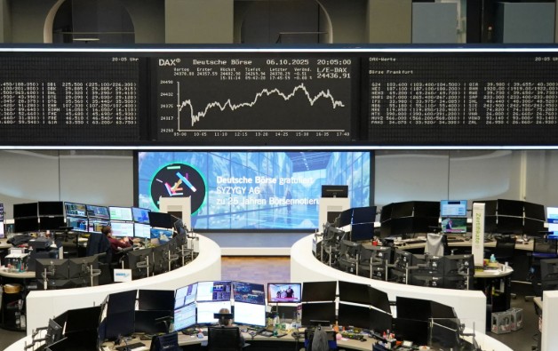 الأسهم الأوروبية تتراجع وسط ترقب بيانات أمريكية