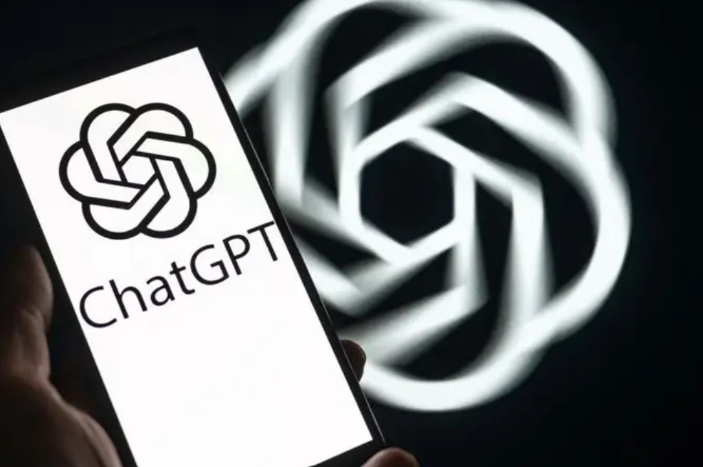 ميزة جديدة في ChatGPT.. دردشات جماعية لجميع المستخدمين مجانًا