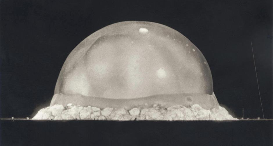 الأمريكية باربرا كنت.. الناجية الوحيدة من ثلوج القنبلة الذرية الأولى 