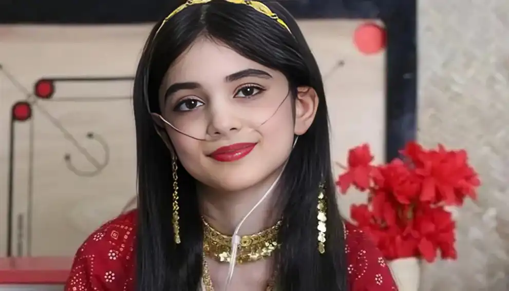 ميرال البلوشي.. قصة طفلة أبهرت ملايين بابتسامتها قبل وفاتها (صور)