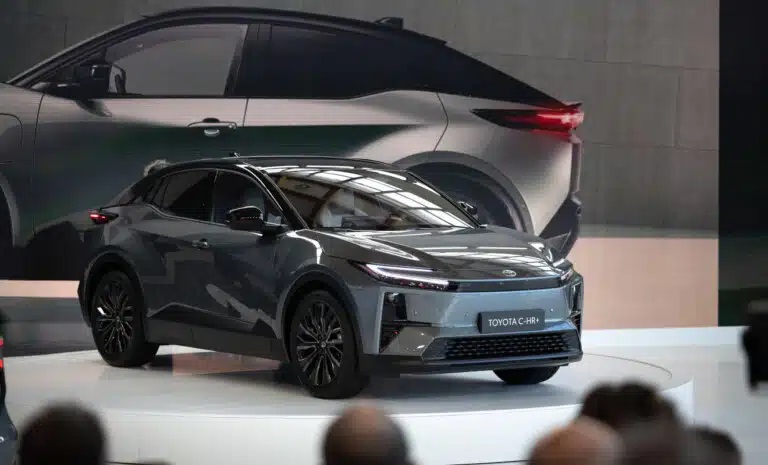 تويوتا تطلق سيارتها الكهربائية C-HR+ بمدى 609 كلم 