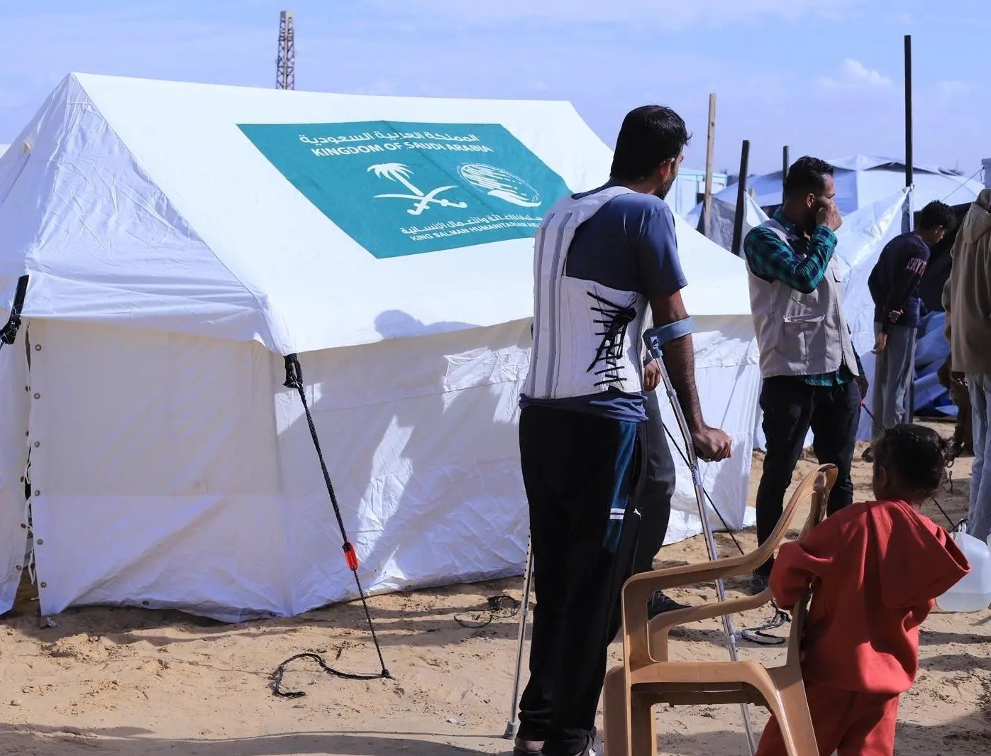 السعودية توزع مساعدات إيوائية جديدة في غزة