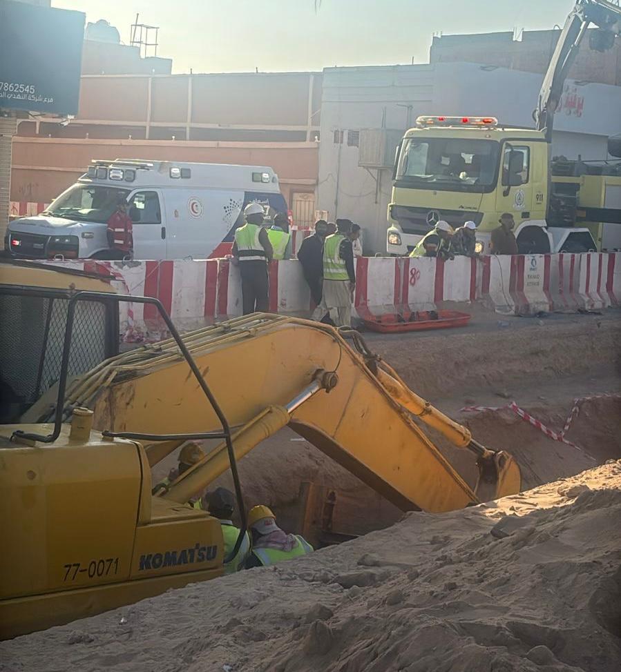 مصرع عاملين بانهيار حفرة صرف في وادي الدواسر