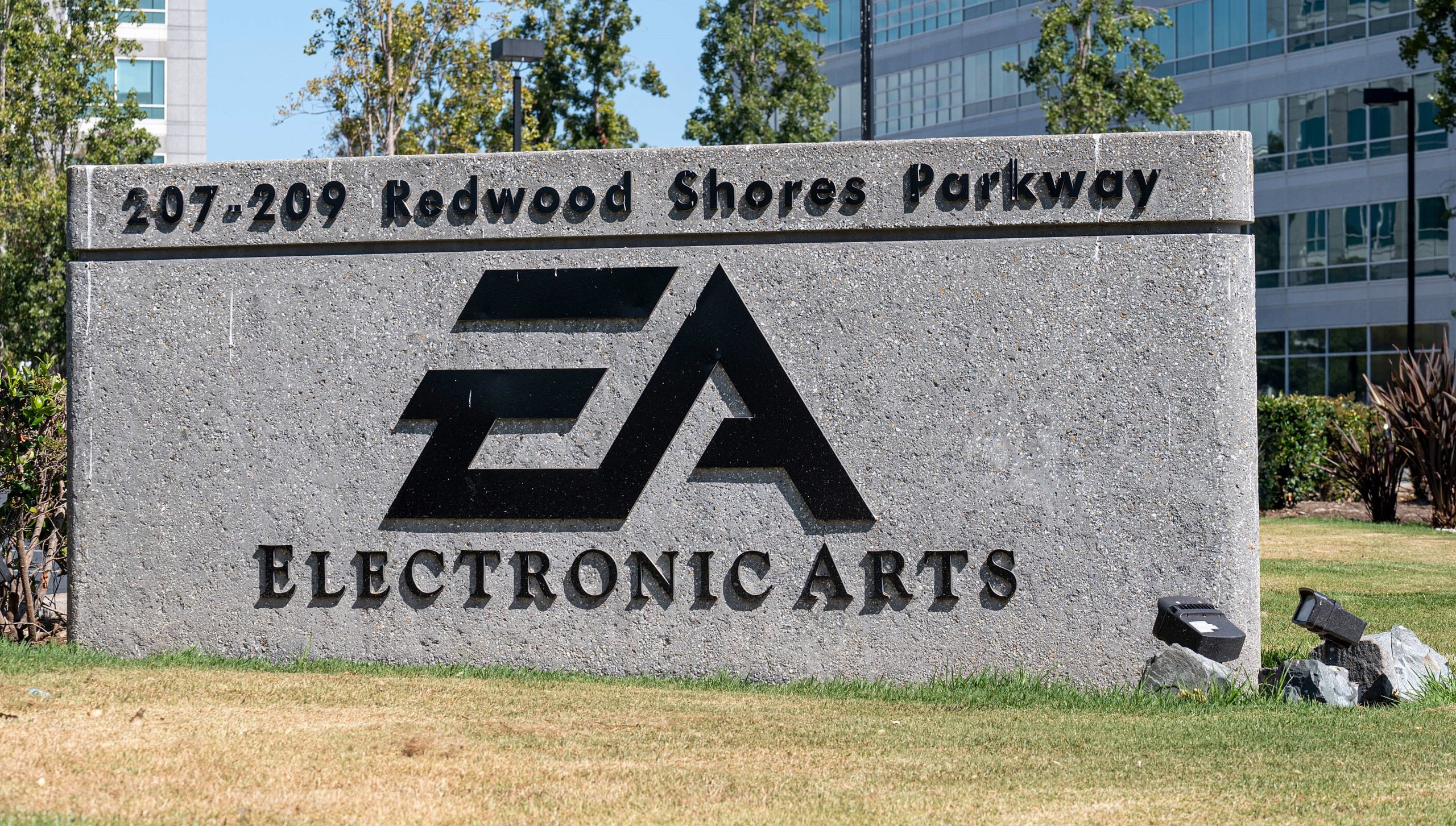 السعودية تستحوذ على "EA" العالمية وتصبح لاعبًا محوريًا في مستقبل الألعاب الإلكترونية 