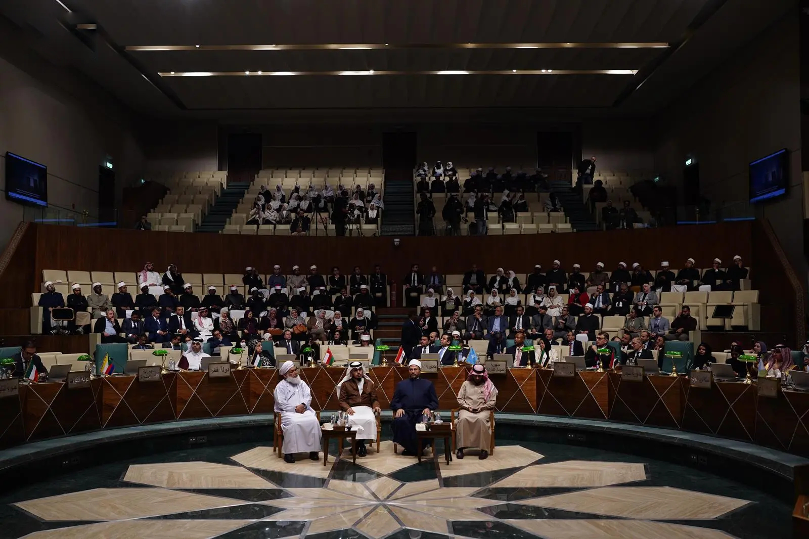المملكة تحتفي بـ “سيدة اللغات” في بيت العرب