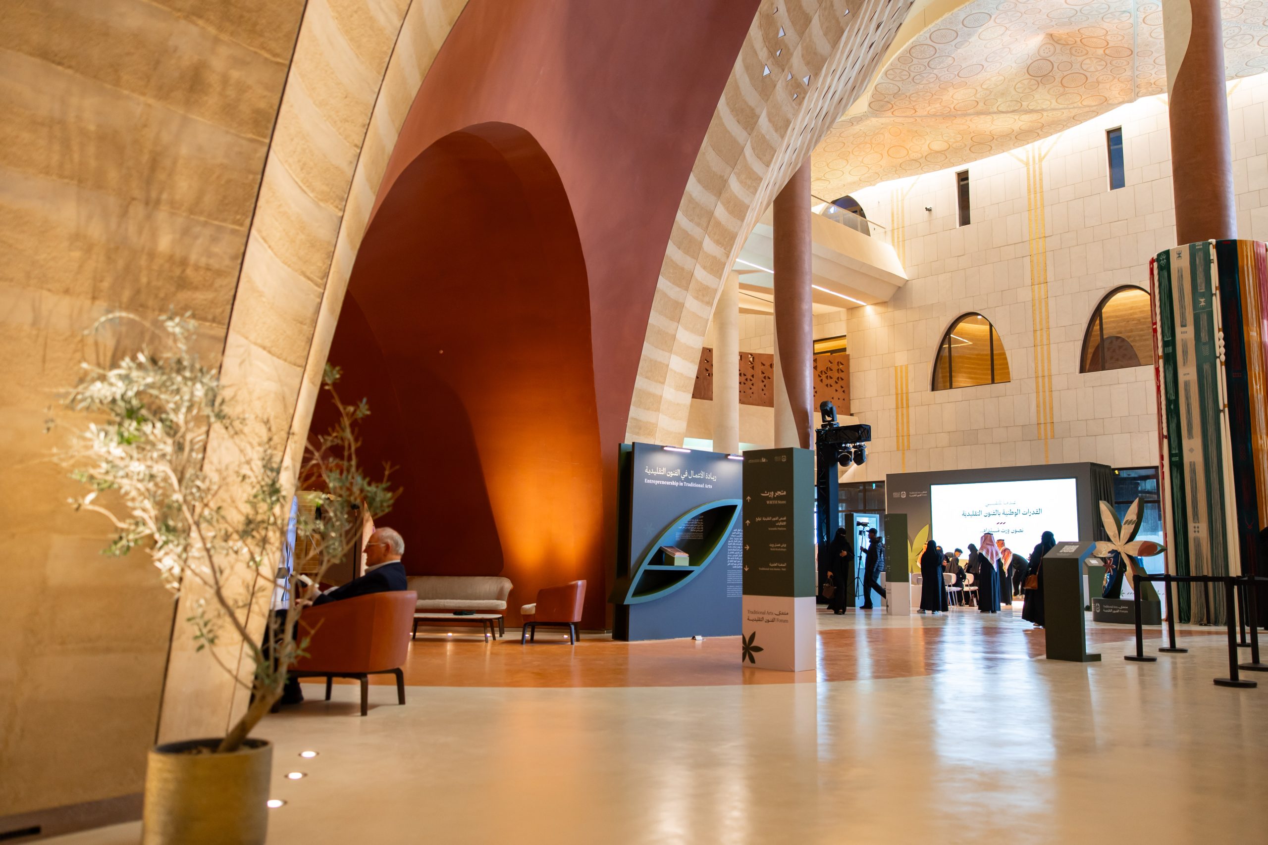 وزير التعليم ورئيس سدايا يطلقان سماي 2 لتمكين منسوبي 11 وزارة في الذكاء الاصطناعي