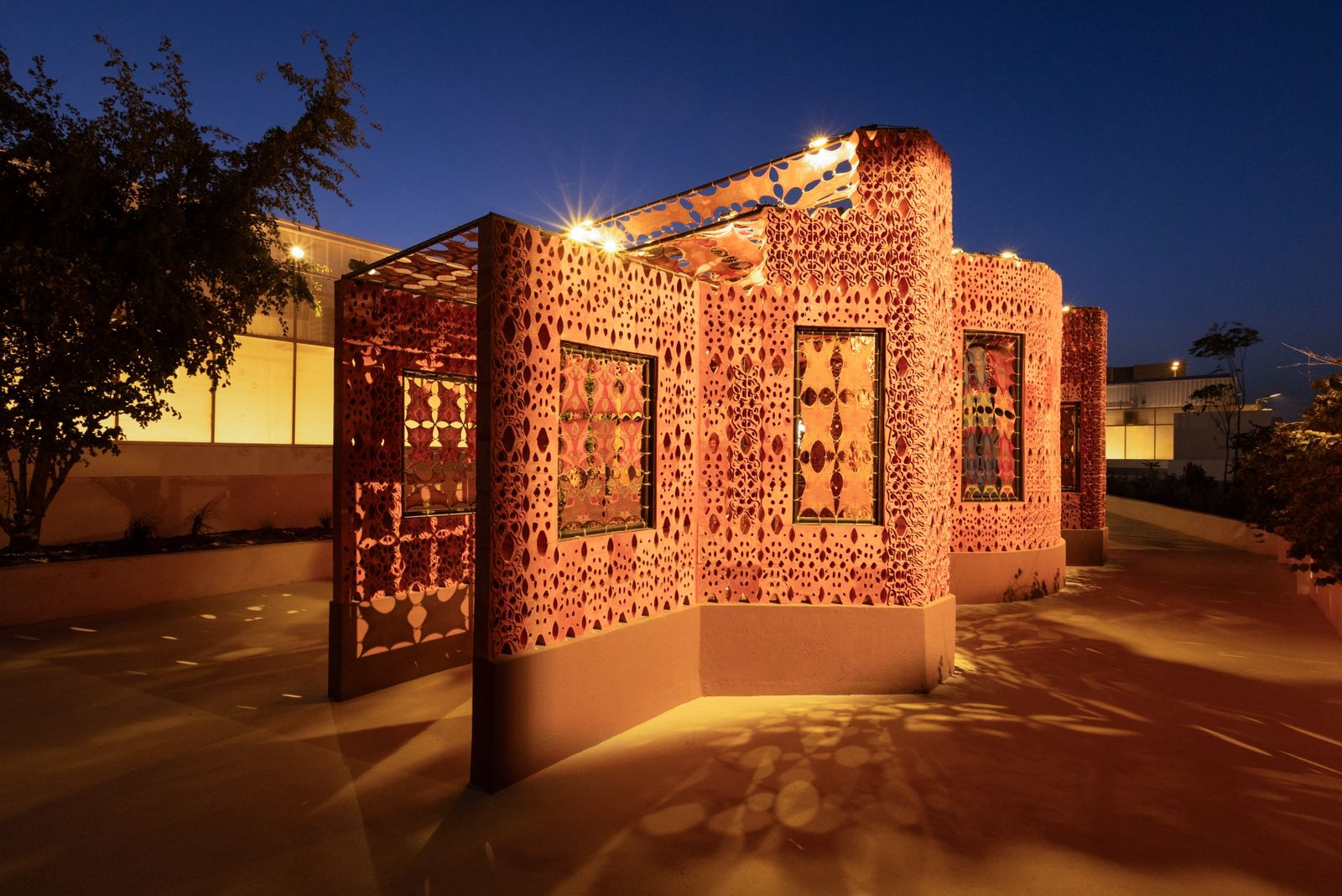 إيفان توني يرتدي عباءة الأساطير ويحيي إرث العقيد 