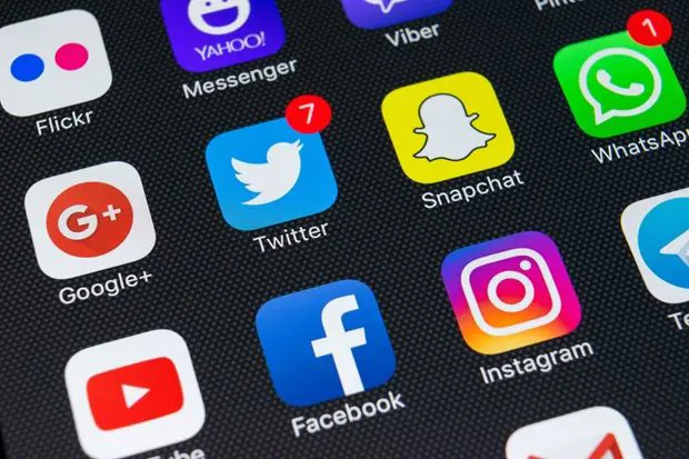 ماليزيا تتجه لفرض قيود على استخدام المراهقين لمنصات التواصل الاجتماعي