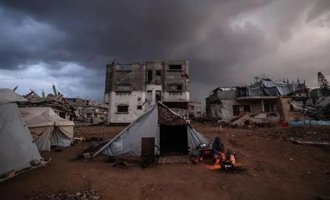 وفاة مسنة فلسطينية متجمدة أمام خيمتها بسبب البرد القارس