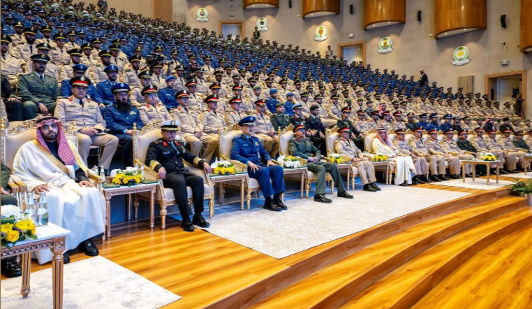 تخريج دفعة جديدة من طلبة دورات تأهيل الضباط الجامعيين للقوات المسلحة