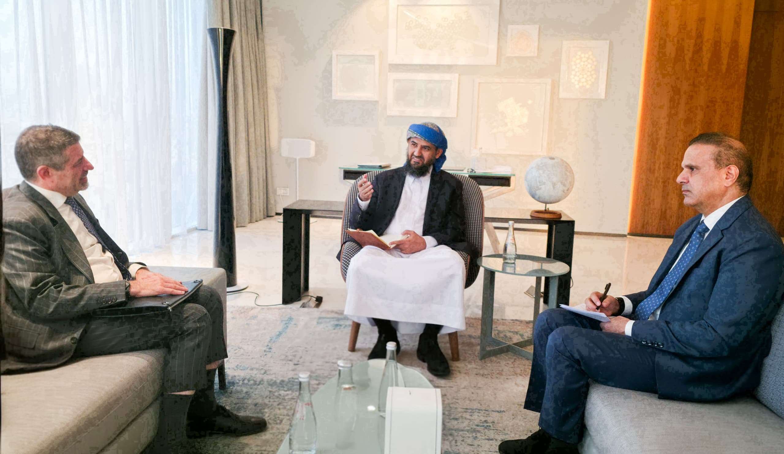 السفير الأمريكي لدى اليمن يؤكد دعم بلاده لحوار جنوبي سياسي شامل تستضيفه السعودية