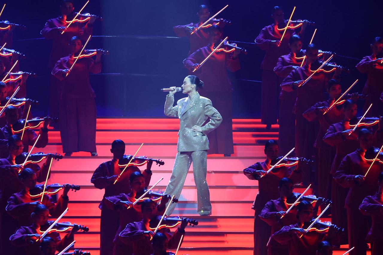 رياح نشطة وأتربة مثارة وأمطار متفرقة.. طقس متقلب اليوم في مناطق واسعة من المملكة