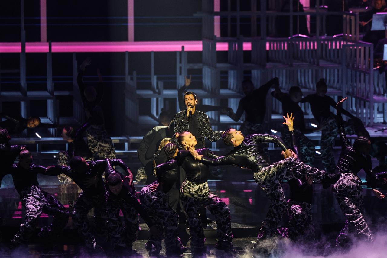 رياح نشطة وأتربة مثارة وأمطار متفرقة.. طقس متقلب اليوم في مناطق واسعة من المملكة