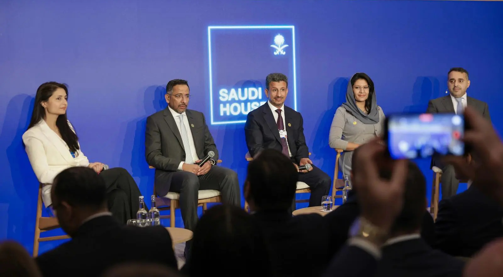 الخريف من دافوس: ثروتنا البشرية أهم من النفط والمعادن