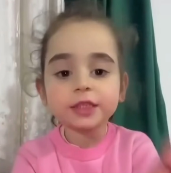 بعد فيديو عفوي.. تركي آل الشيخ يدعو الطفلة شام الحمصية لحضور موسم الرياض