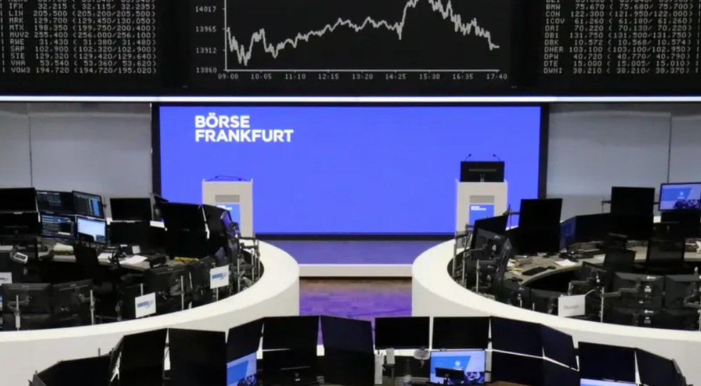 التكنولوجيا والمال يقودان أسهم أوروبا إلى قمم تاريخية جديدة