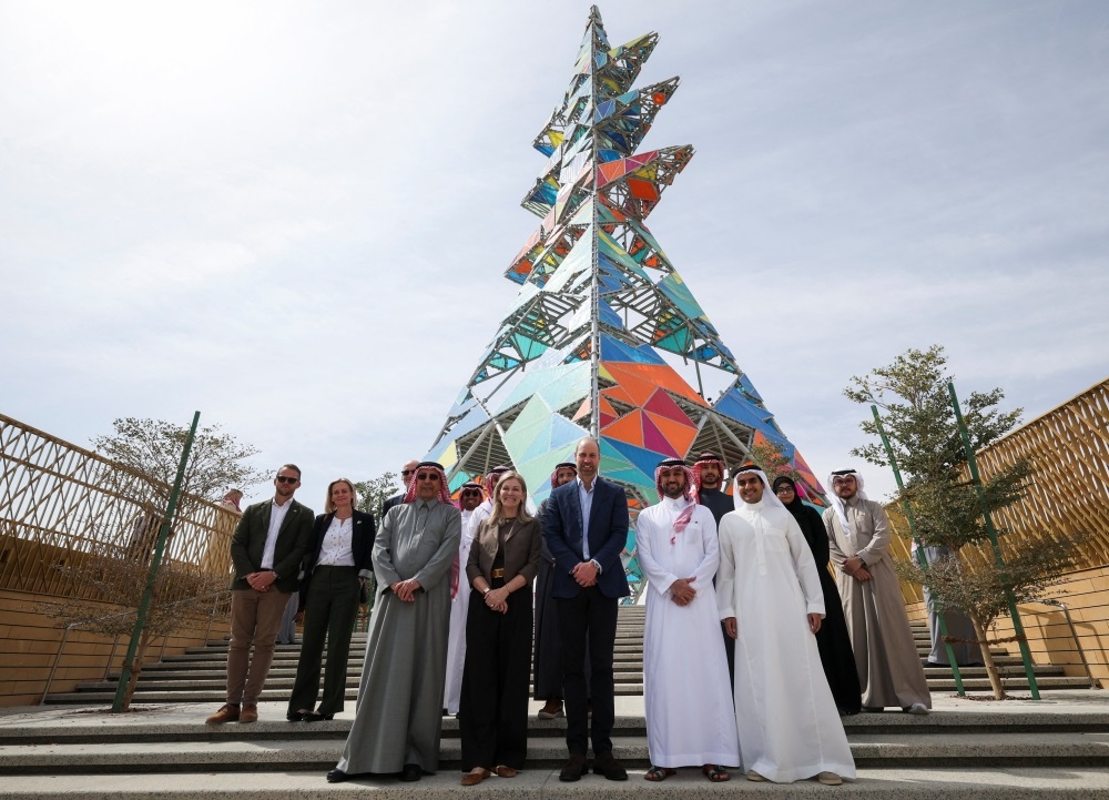 وزير الرياضة يصطحب الأمير ويليام في جولة بالمسار الرياضي 