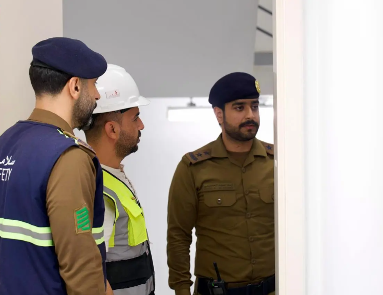 الدفاع المدني يواصل أعمال الكشف الوقائي في مساكن المعتمرين 