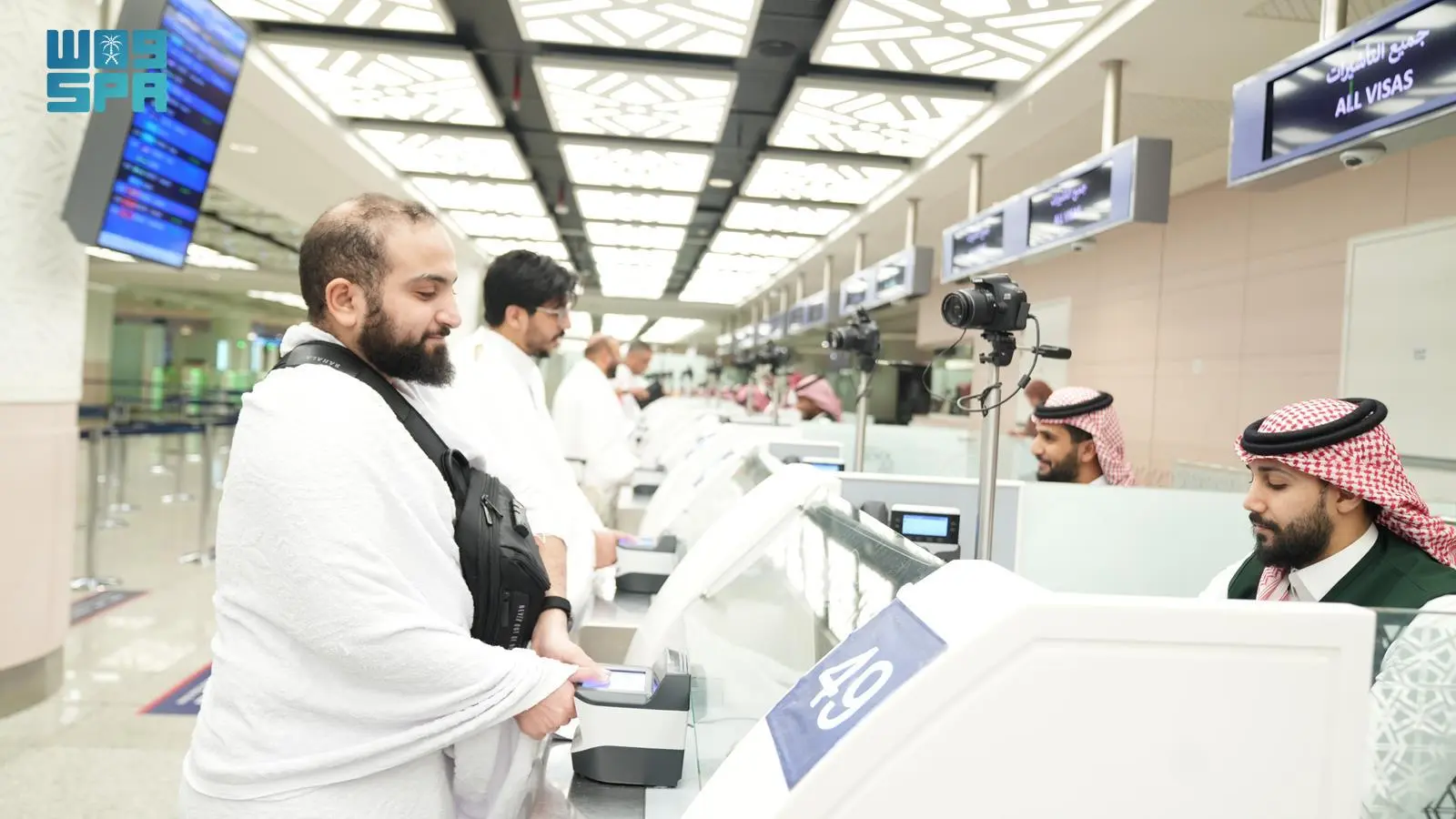 مطار الملك عبدالعزيز الدولي يستقبل أولى رحلات المعتمرين لشهر رمضان 