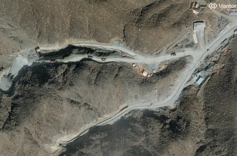 أقمار صناعية ترصد تعزيزات تحصينية إيرانية لمواقع نووية وعسكرية 