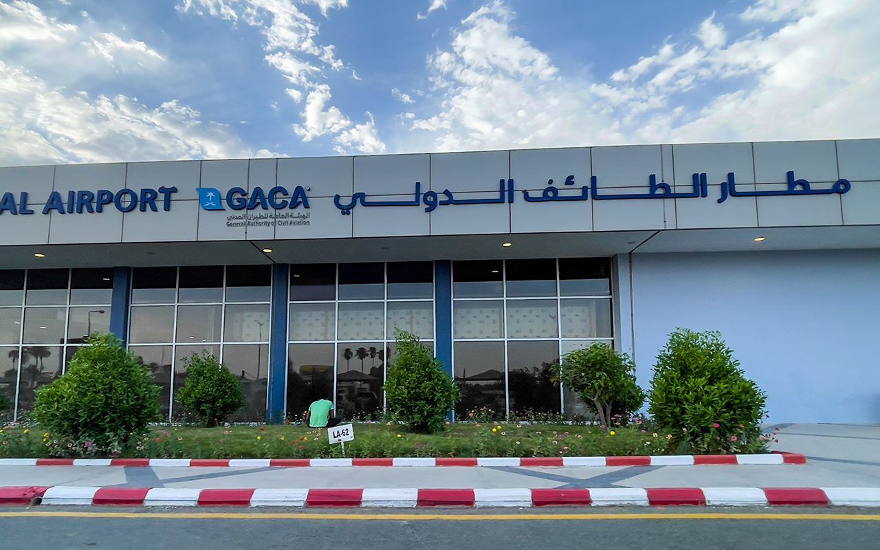 بدء تدشين رحلات مباشرة من مسقط إلى الطائف
