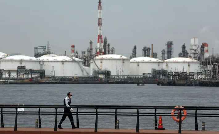 اليابان تبدأ الضخ من مخزوناتها النفطية اعتبارا من الخميس