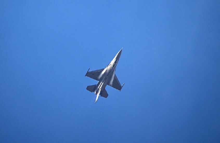 هبوط اضطراري لمقاتلة أمريكية F-16