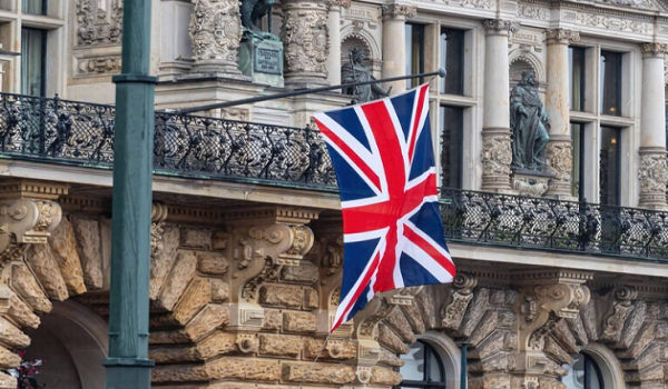 بريطانيا تستدعي السفير الإيراني على خلفية قضايا تتعلق بالأمن الوطني