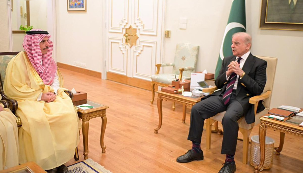 رئيس وزراء باكستان يستقبل وزير الخارجية لبحث التداعيات الأمنية لحرب إيران