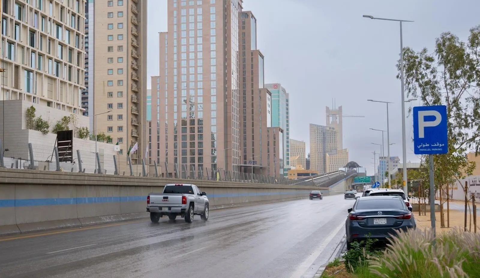 أمطار غزيرة في الرياض.. والأرصاد تحذر من سيول