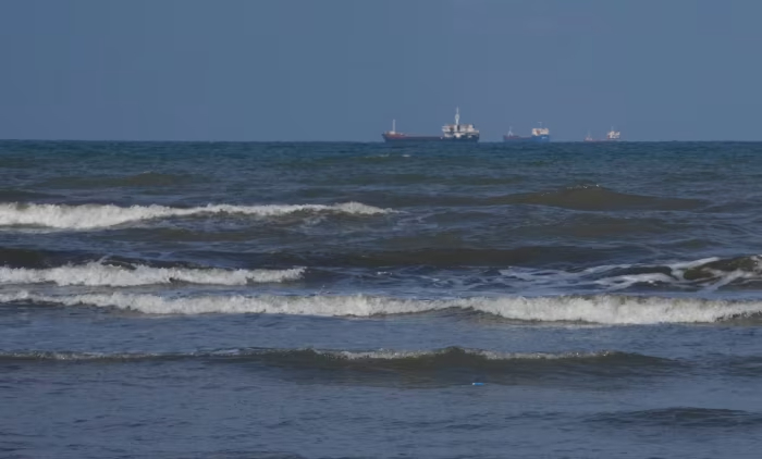 إسرائيل تستهدف خط إمداد سلاح إيراني