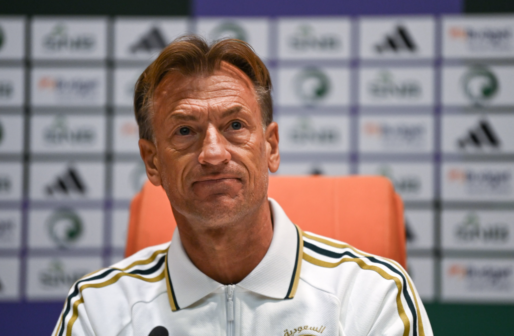 رينارد يكشف معايير اختيار 50 لاعبا بمعسكر الأخضر.. وسبب غياب محمد العويس