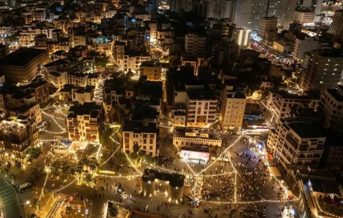 إضاءة ميادين وشوارع جدة بهوية عيد الفطر