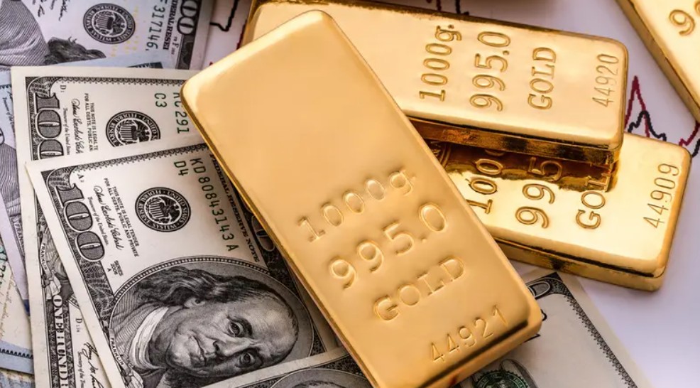 الذهب ينتعش مع تراجع الدولار وهدوء مخاوف الفائدة