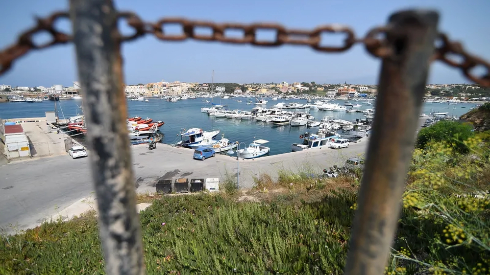 مأساة قبالة لامبيدوزا.. انتشال 19 جثة وإنقاذ 58 مهاجرًا