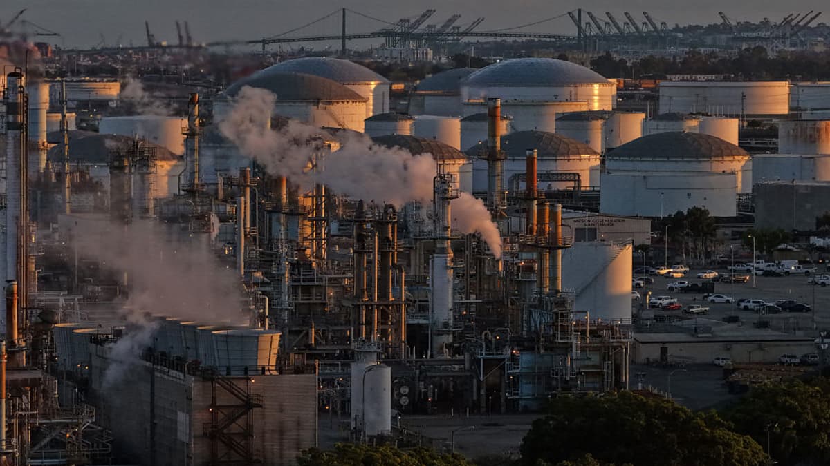 بعد موافقة «ترمب» على الهدنة.. أسعار النفط الأمريكي تتهاوى بأكثر من 9%