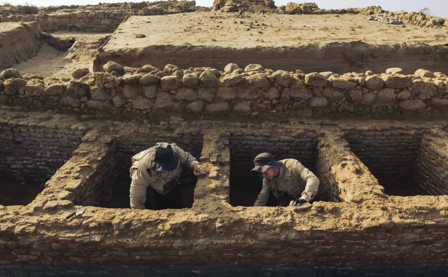 اكتشافات جديدة في «موقع السرين».. بقايا مسجد وسور وآثار تجارة دولية