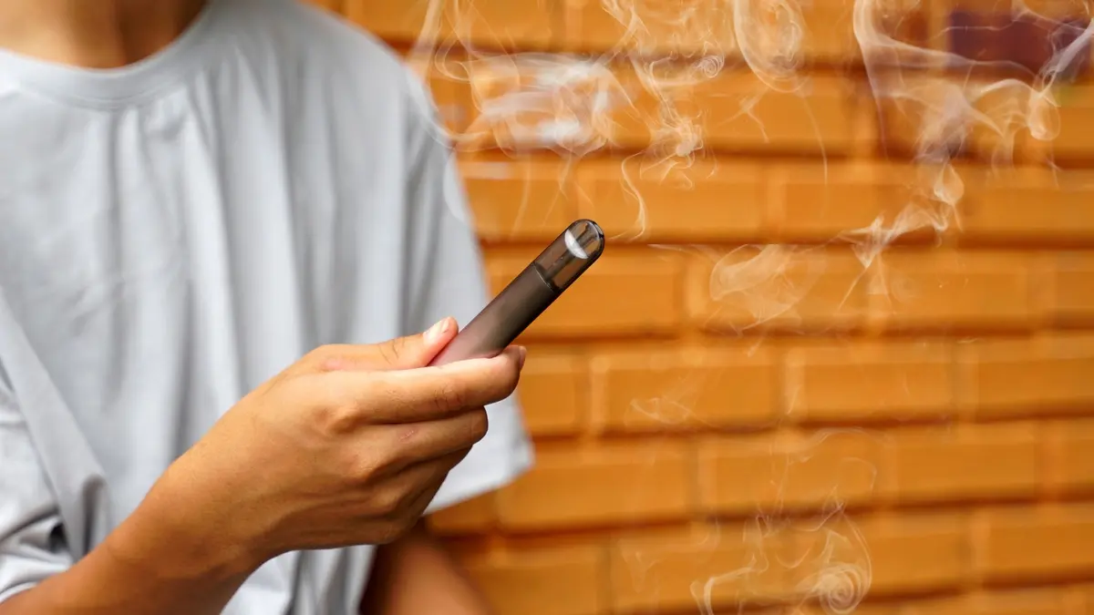 دراسات تحذّر: التدخين الإلكتروني قد يزيد خطر الإصابة بالسرطان