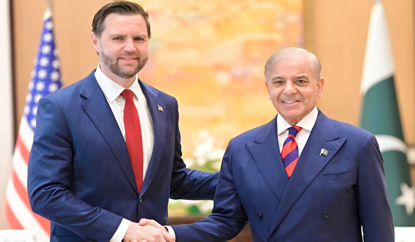 شهباز شريف يستقبل نائب ترمب ويشيد بالتزام وفدي التفاوض بالانخراط البنّاء