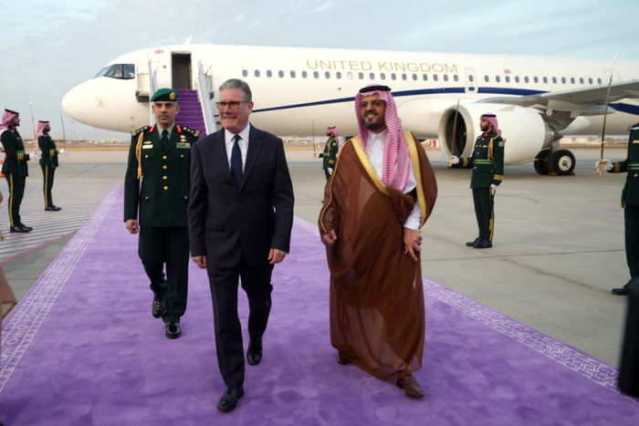 الأول بعد الهدنة.. ستارمر يناقش في المملكة ترسيخ وقف إطلاق النار بالشرق الأوسط