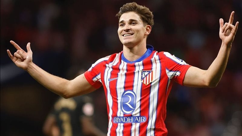 منافسة بين أرسنال وباريس سان جيرمان لضم ألفاريز