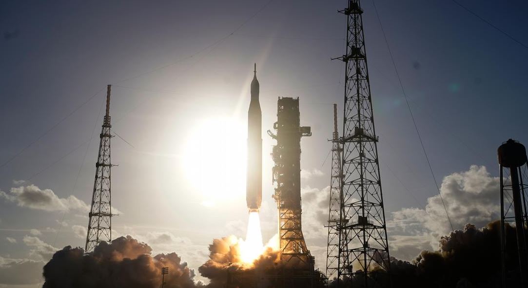 لأول مرة منذ نصف قرن.. 4 رواد فضاء ينطلقون إلى مدار القمر 